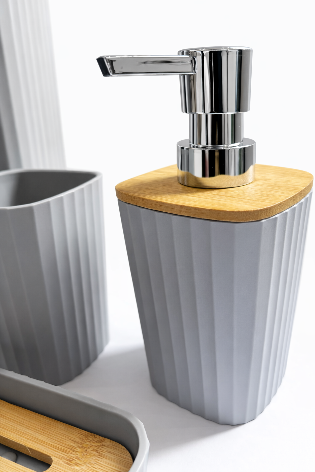 طقم إكسسوارات الحمام الفاخر - رمادي وخشب البامبو